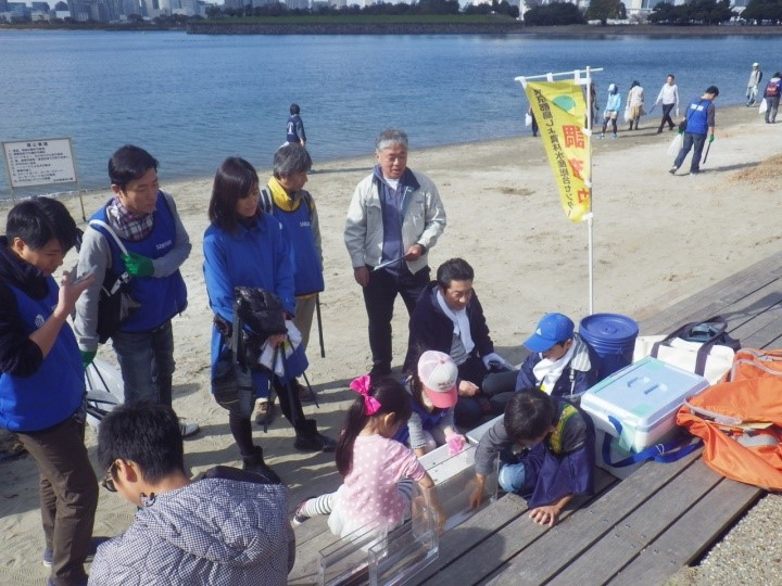 写真2 生物観察会の様子