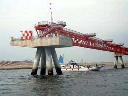 羽田空港誘導灯付近のマハゼ釣船