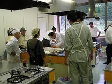 写真2 奥多摩やまめ料理実習の開催(檜原村)