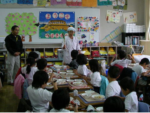 小学校での意見交換の風景